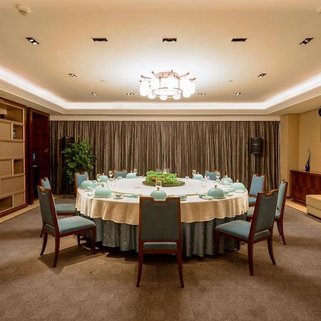 Ramada Jinan Hotel Exterior photo