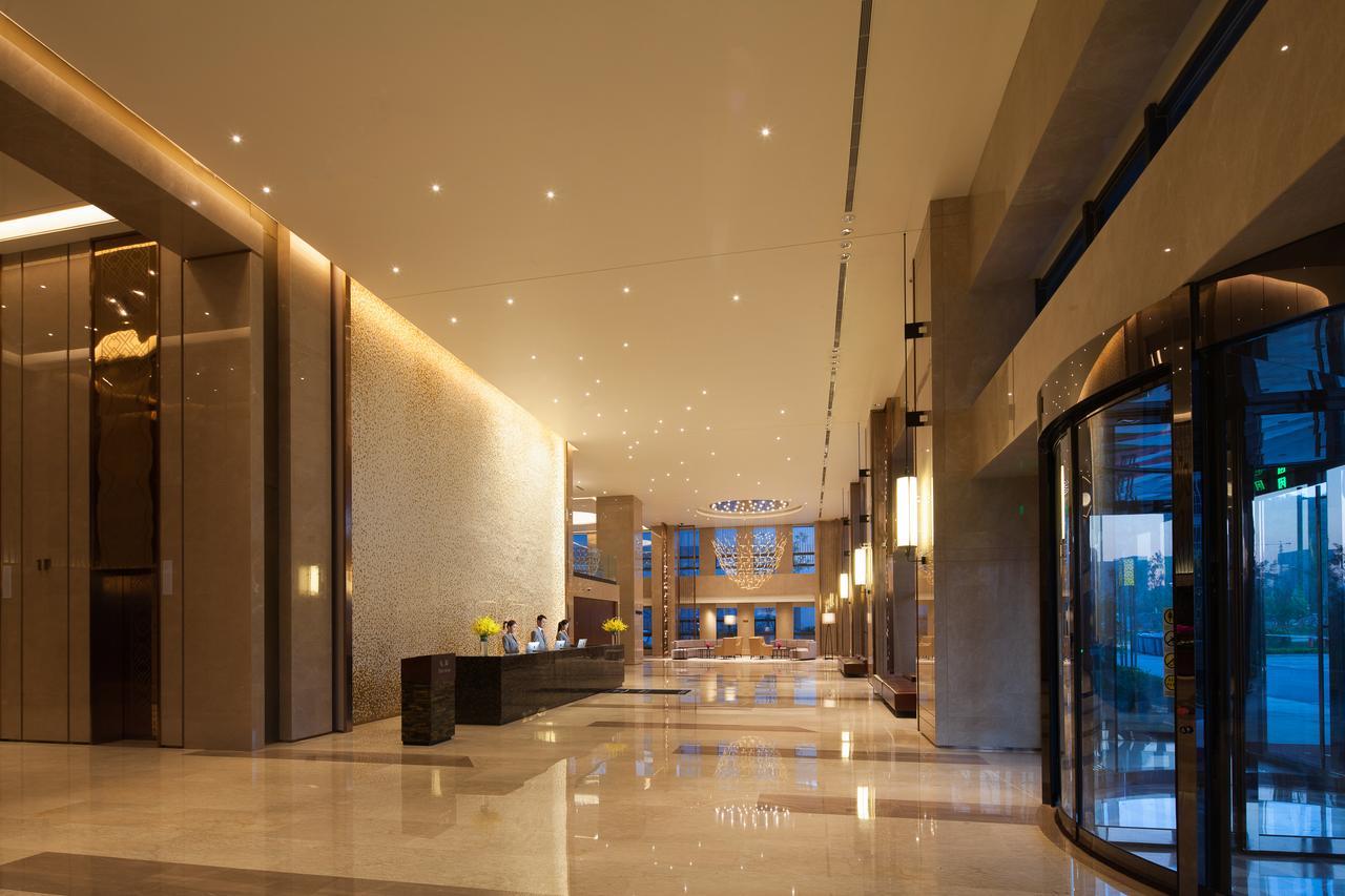 Ramada Jinan Hotel Exterior photo